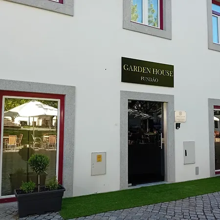 Garden House ゲストハウス