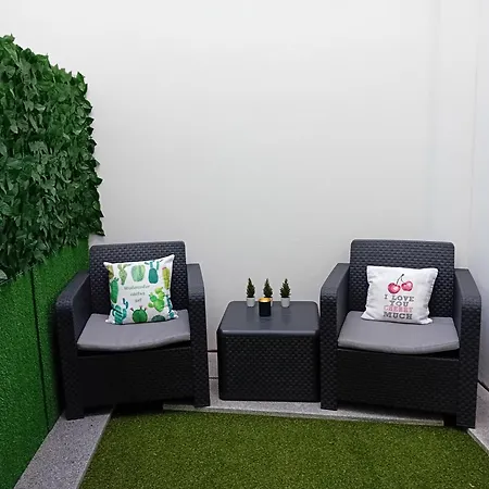 Garden House Apartment *